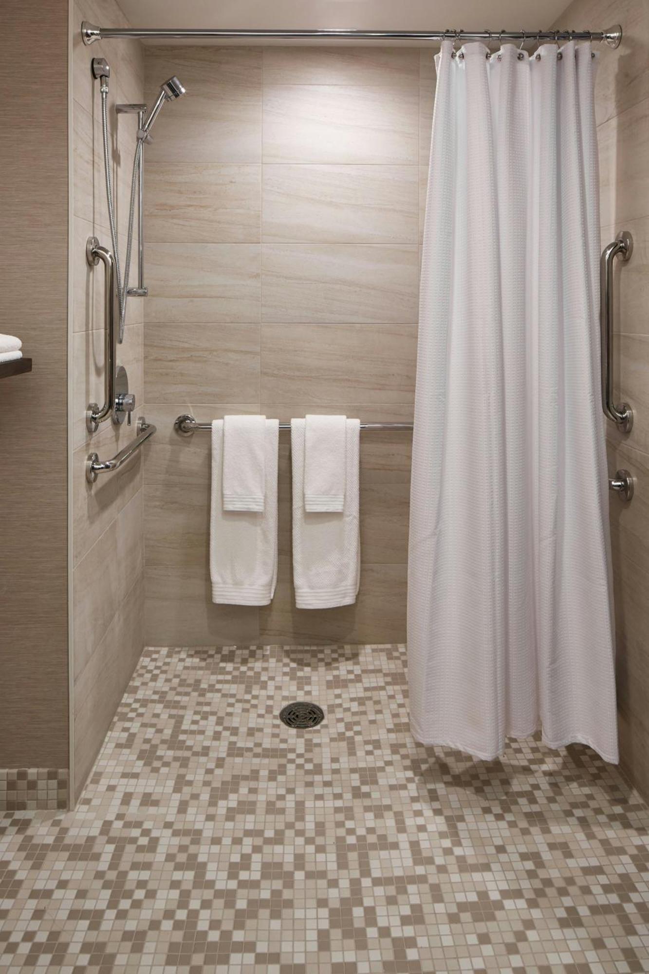 The Del Monte Lodge Renaissance Rochester Hotel&Spa Buitenkant foto