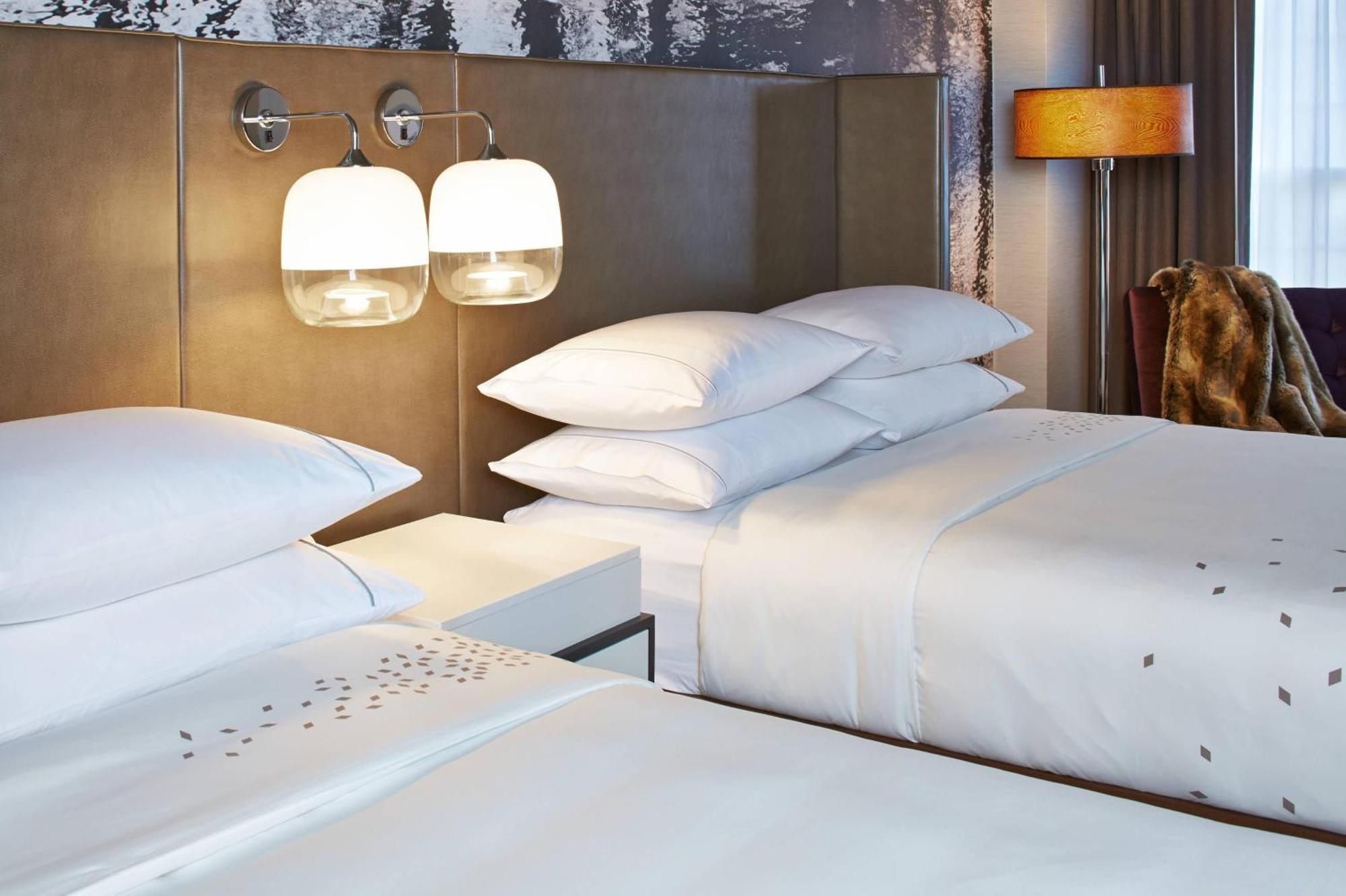 The Del Monte Lodge Renaissance Rochester Hotel&Spa Buitenkant foto