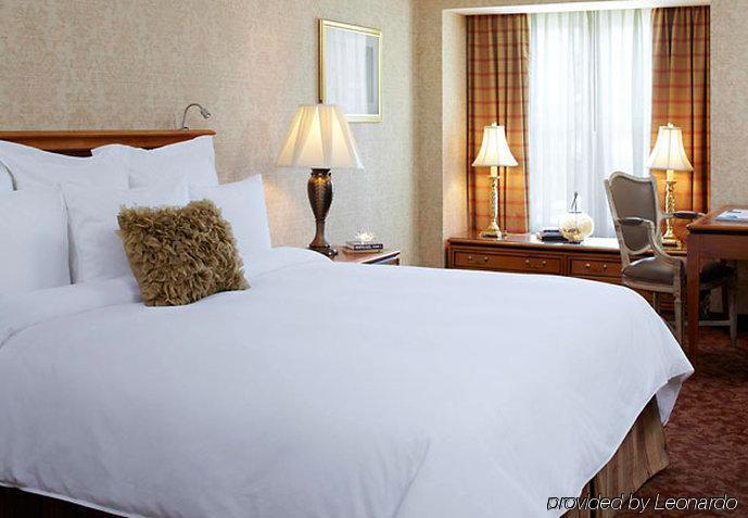 The Del Monte Lodge Renaissance Rochester Hotel&Spa Buitenkant foto