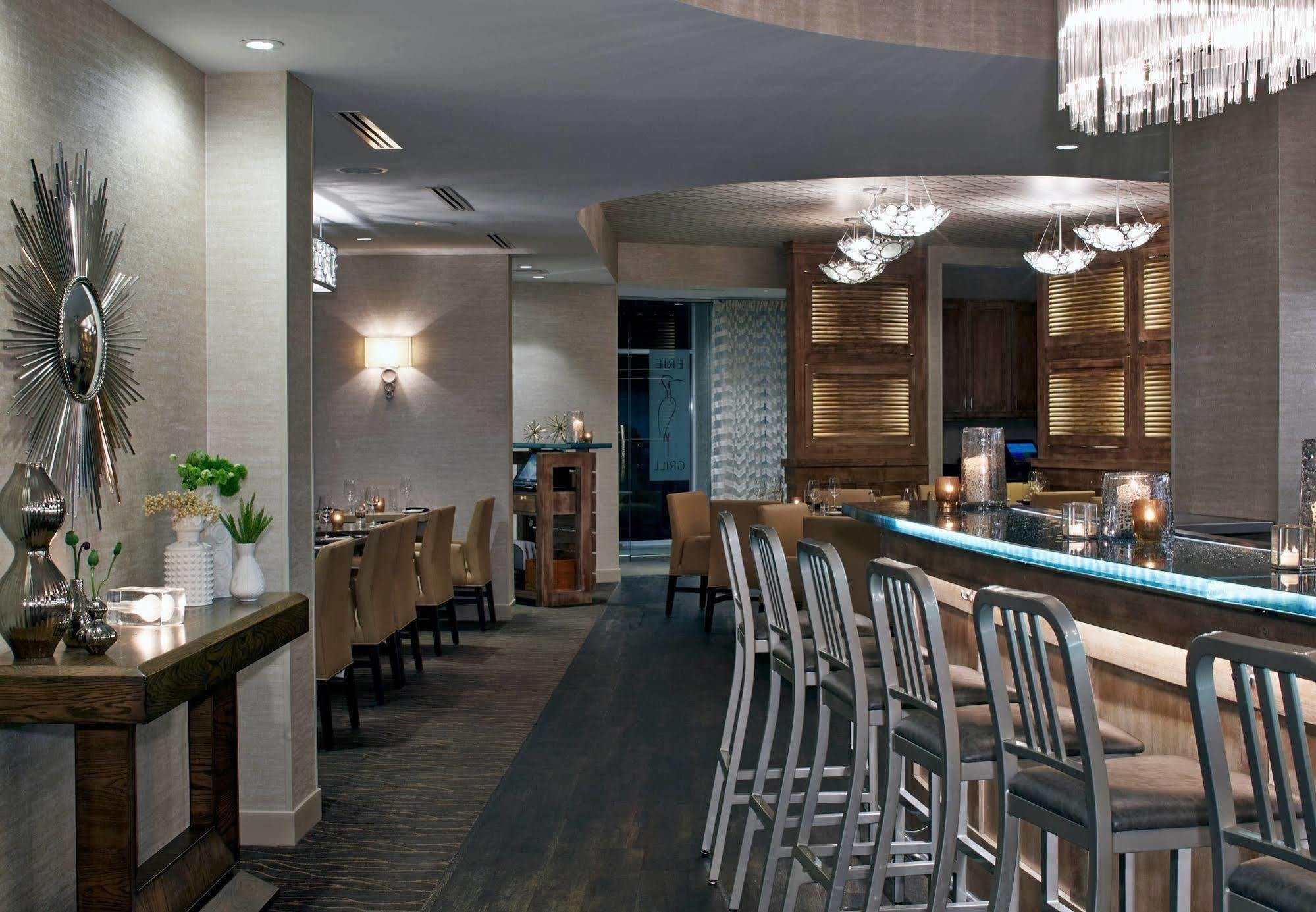 The Del Monte Lodge Renaissance Rochester Hotel&Spa Buitenkant foto
